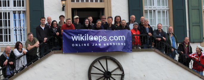 Group photo of the wikiloops member meeting 2015